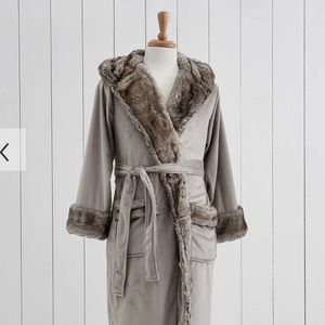 Brand new Pottery Barn Robe with Tags!